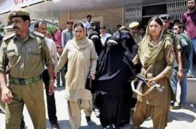 مقبوضہ کشمیر: پاکستانی ہائی کمشنر کیساتھ ملاقات پر آسیہ اندرابی گرفتار