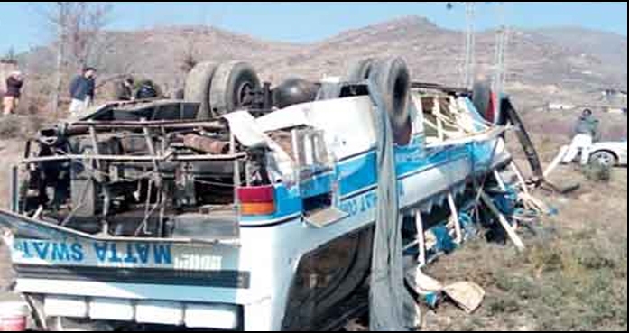 فیصل آباد کی جانب گامزن بس الٹ گئی، 25 زخمی