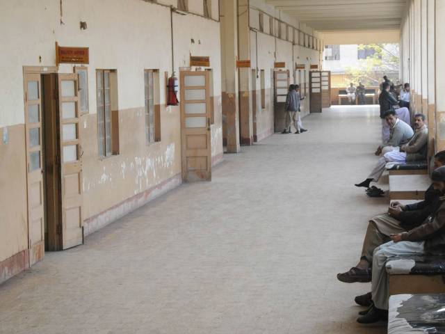 کراچی میں ماتحت عدالتوں میں ججوں کے رویے کے خلاف وکلا کا احتجاج