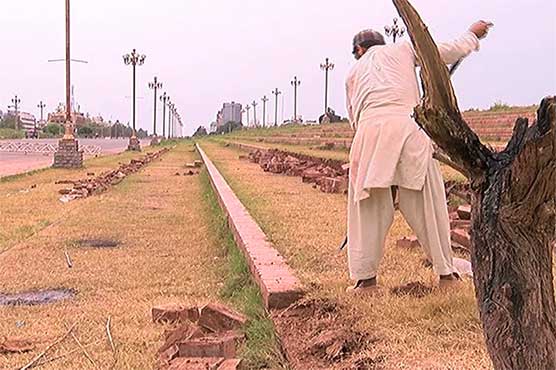 دھرنوں سے بچنے کا اچھوتا حل، ڈی چوک کو مسمار کرنے کا عمل شروع