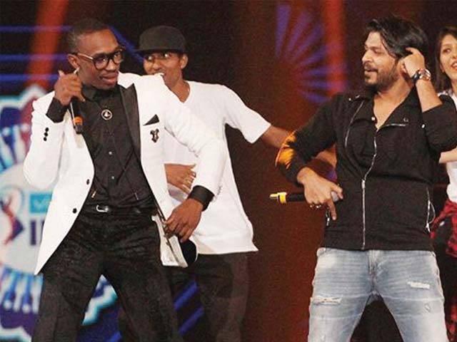 آئی پی ایل کا رنگارنگ افتتاح، براوو نے میلہ لوٹ لیا