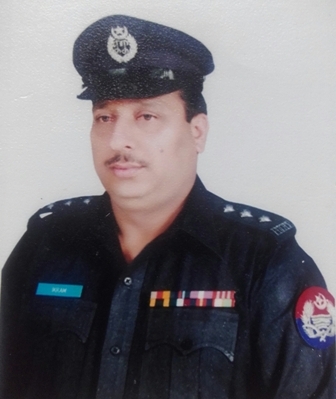 ٹریفک قوانین کا احترام مہذب قوموں کا شعار ہے۔  محمد اکرام خاں