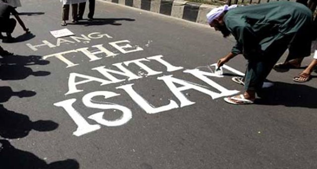 ڈھاکہ: توہین مذہب پر 2 اساتذہ کو جیل