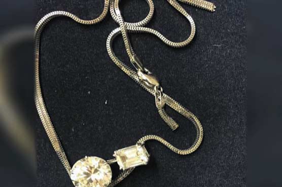 بھارت: سخی دل مندر کے باکس میں پچاسی لاکھ مالیت کا ہار عطیہ کر گیا