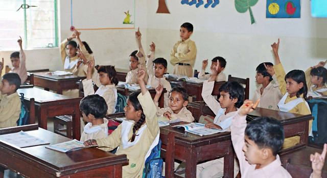 لاوہ میں بہترین اور معیاری تعلیم فراہم کر رہے ہیں۔ ملک ساجد محمود