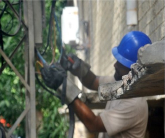 عدم ادائیگی بل پر تحریک انصاف کی MPA کے ڈیرہ کوٹھی اور آفس کی بجلی کا کنکشن منقطع