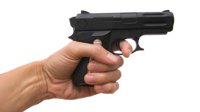 موٹر سائیکل سوار نے مزاحمت پر فائرنگ کر کے محمد اسماعیل کو زخمی کر دیا