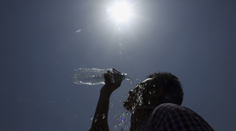 بھارت میں بھی گرمی کی لہر نے شہریوں کا جینا دو بھر کر دیا