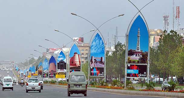 کراچی کی 6 ڈی ایم سیز نے شاہراہوں پر اشتہاری بورڈ کی تیزی سے تنصیب کو یقینی بنانا شروع کر دیا