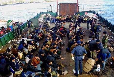 معاہدے کے تحت تارکین وطن کو یونان سے ترکی منتقل کرنے کا عمل شروع