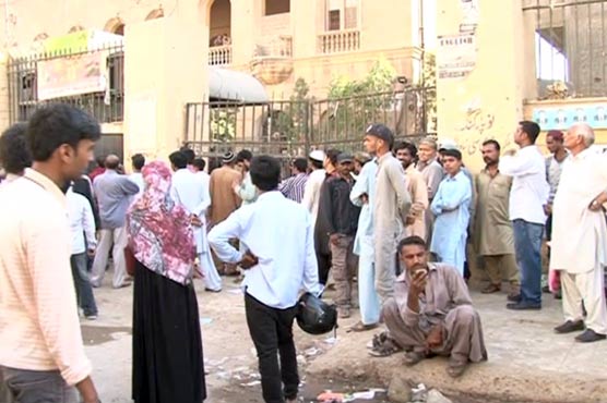 کراچی :اعلیٰ عدلیہ کے رویئے کیخلاف وکلا کا علامتی احتجاج