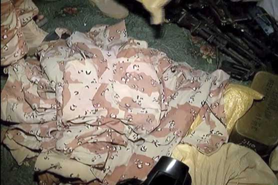 کراچی : رینجرز کی کارروائی ، تخریب کاری کا سامان ، جعلی وردیاں برآمد