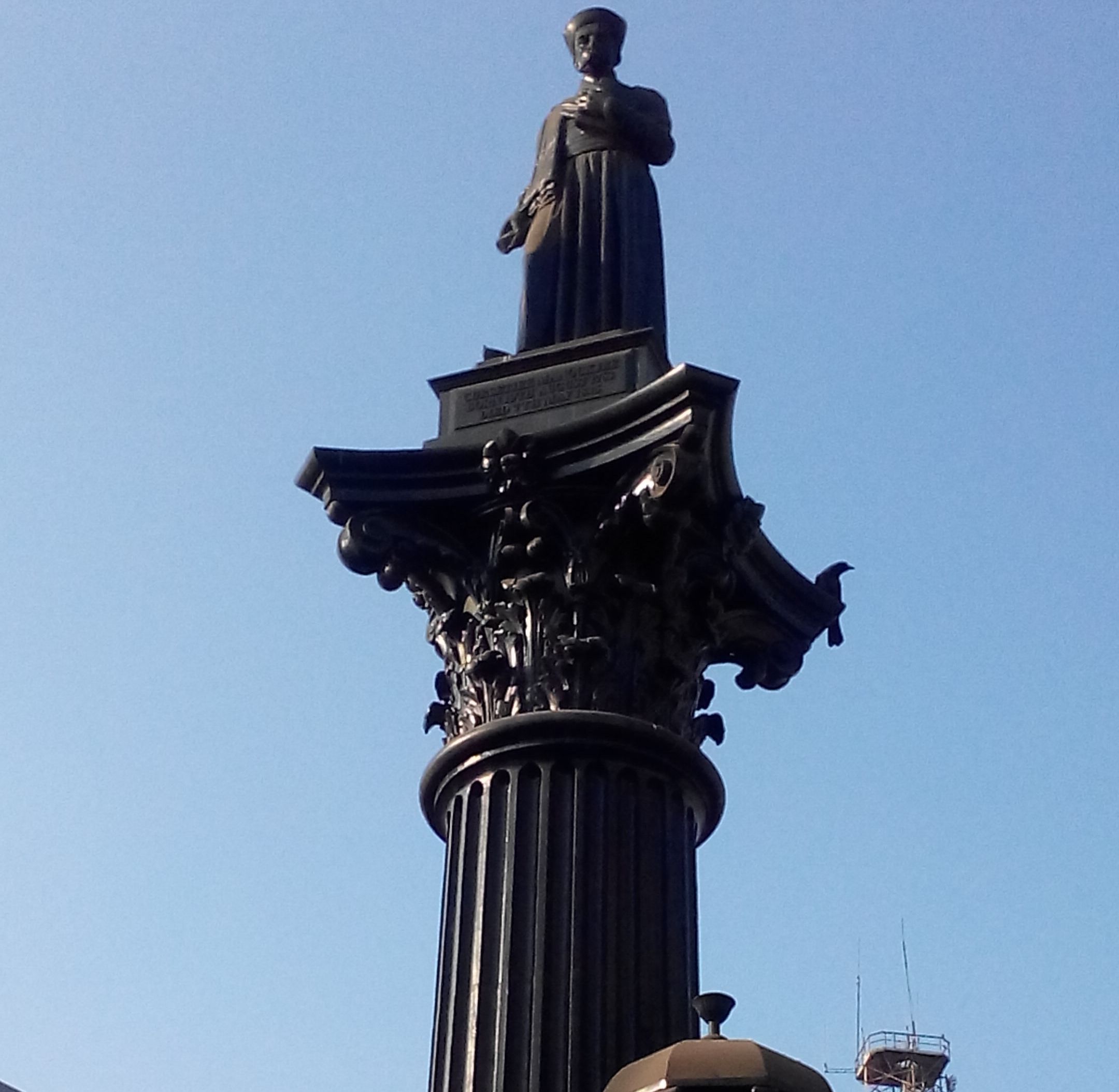 کھڑا پارسی مجسمہ۔ ممبئی