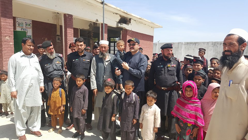 مومند ایجنسی کے سرحدی دیہات اور مختلف علاقوں میں بچوں کو سکولوں میں داخلہ مہم
