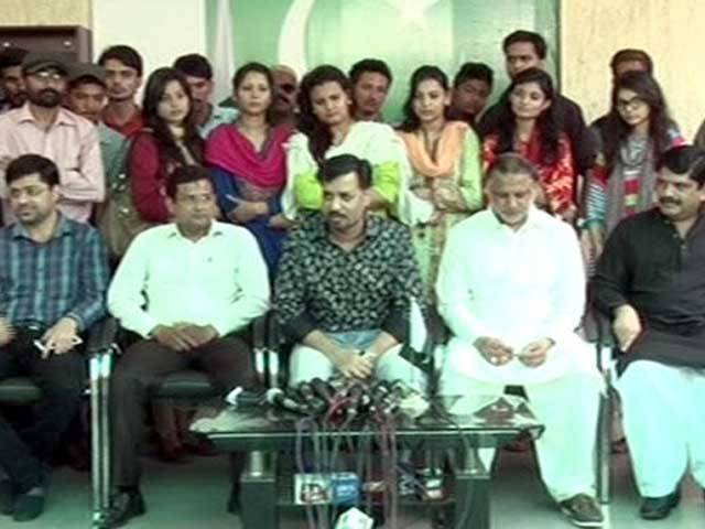 ایم کیوایم کے رہنما محمد رضا اور دیگر کی پاک سرزمین پارٹی میں شمولیت