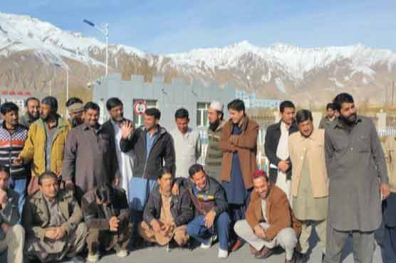 لینڈ سلائیڈنگ کے باعث 45 پاکستانی چین کے برفانی علاقے میں پھنس گئے