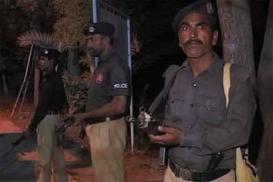 سکھر اور نواب شاہ میں پولیس مقابلوں کے دوران 2 ڈاکو ہلاک، 2 گرفتار