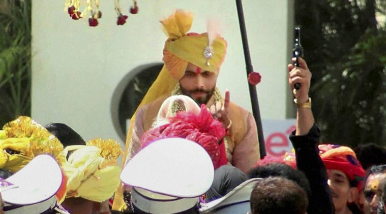 رویندرا جڈیجا کی شادی میں ہوائی فائرنگ نے رنگ میں بھنگ ڈال دی