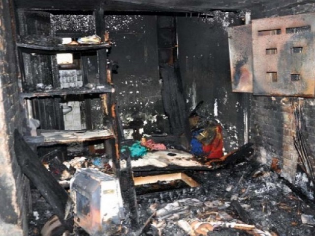 شارٹ سرکٹ سے آگ لگنے کی وجہ سے لاکھوں روپے مالیت کا قیمتی سامان جل کر راکھ بن گیا