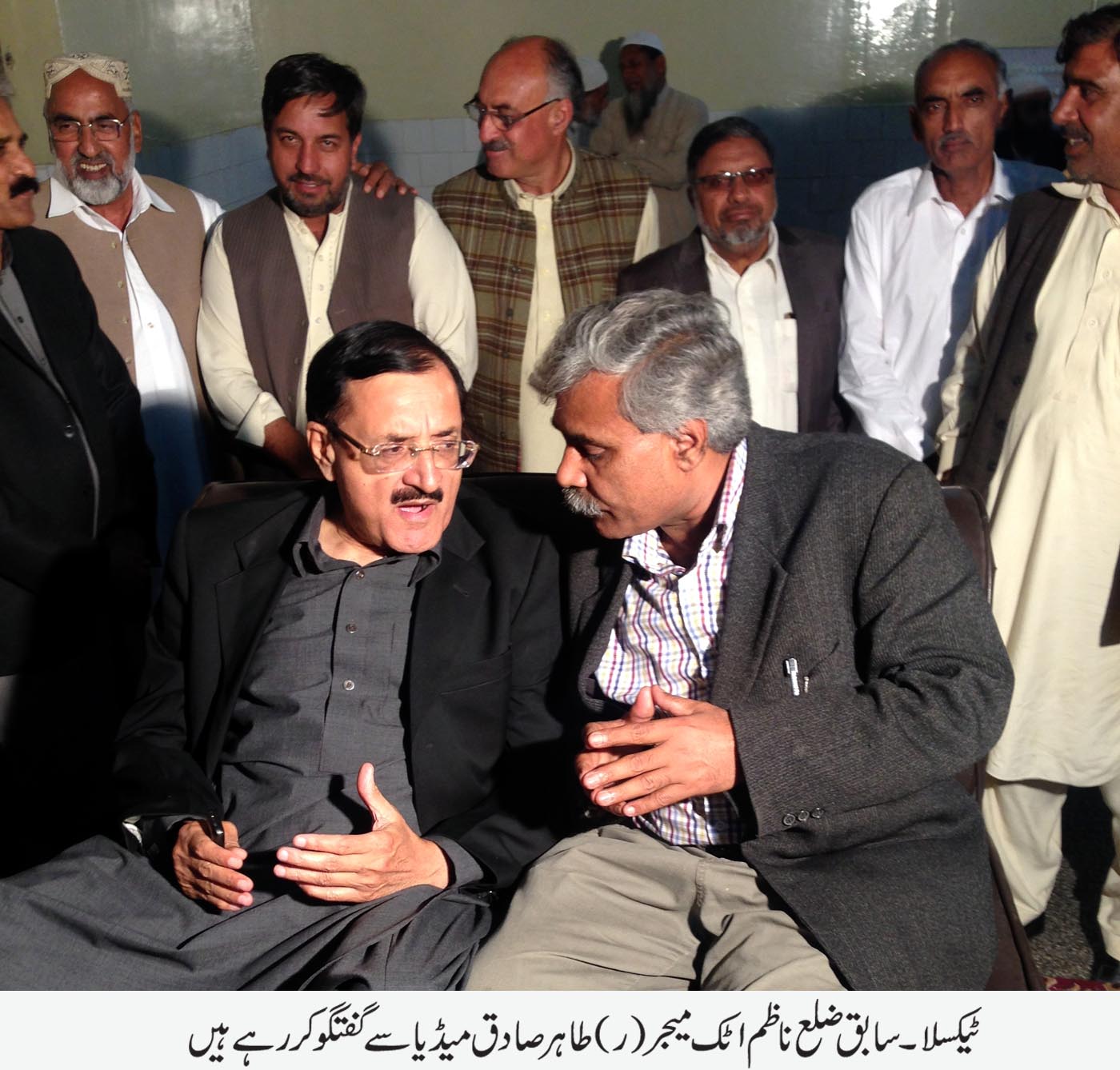 موجودہ حکومت میٹرو بس سروس  کے نام پر عوام کی آنکھوں میں دھول جھونک رہی ہے۔ طاہر صادق