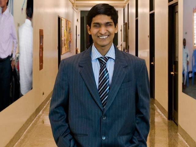 بھارت کا نابینا نوجوان اپنی انتھک محنت سے کمپنی کا مالک بن گیا