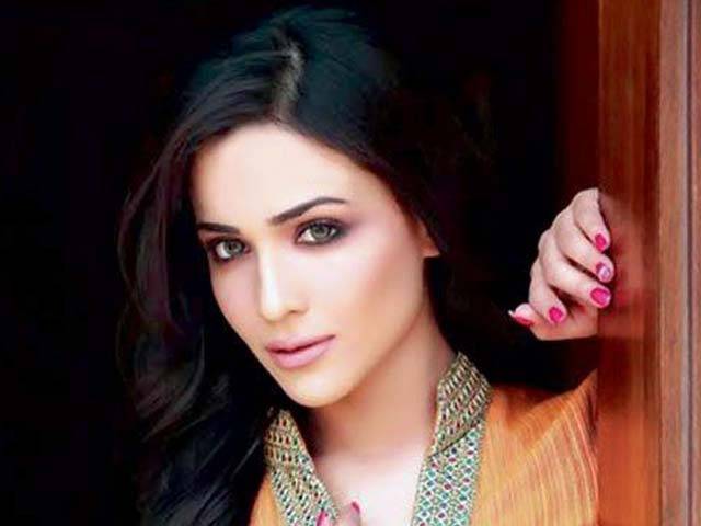 عمائمہ ملک ایک مرتبہ پھر ’’فیشن ویک پاکستان‘‘ کی شواسٹا پر بننے کے لیے تیار