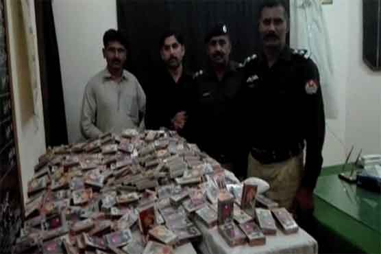 ملتان، لوہاری گیٹ میں پولیس کا چھاپہ، آتشبازی کا سامان برآمد، ملزم گرفتار