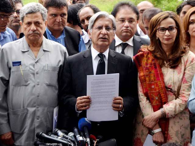 حکومتی صفوں میں مایوسی اور شکست دیکھی جاسکتی ہے، اعتزاز احسن