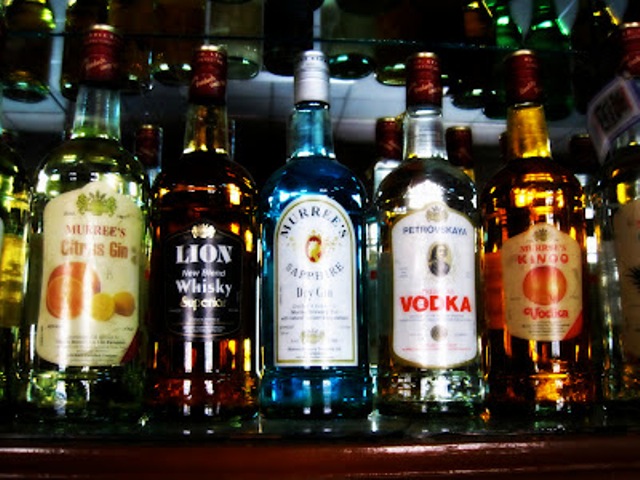 پٹرولنگ پولیس نے رکشہ پر شراب لیجانے والے کو گرفتار کرکے مقدمہ درج کر لیا