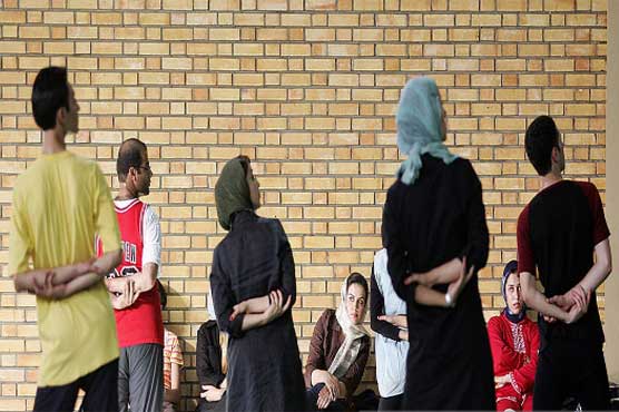 مخلوط محفل کا انعقاد، ایرانی مردوں اور خواتین کو کوڑوں کی سزا