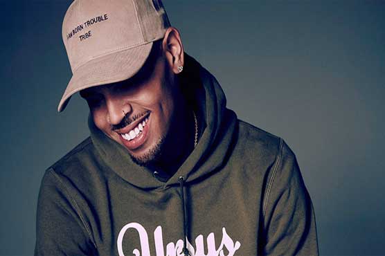 گلوکار کرس براؤن پر ٹوپی چوری کا مقدمہ