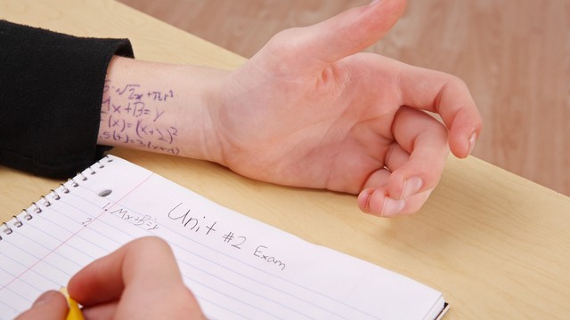 حیدرآباد بورڈ کی ویجلنس ٹیم کی ہائی بدین میں کاروائی پرنسپل کے بھتیجے سمیت 6 شاگر نقل کرتے پکڑے گئے