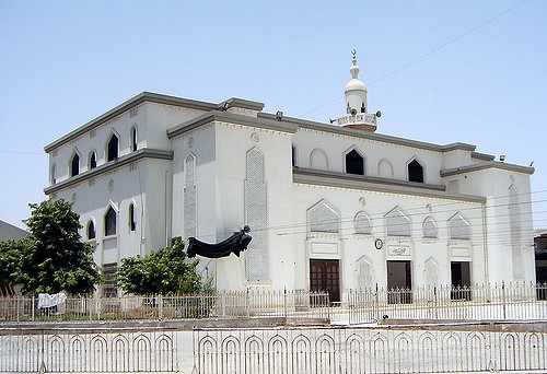 اداکارہ وینا ملک اپنے شوہر اسد بشیر خٹک کے ہمراہ جامعہ بنوریہ عالمیہ کے دورے پر آرہی ہیں