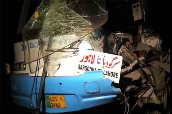 لاہور: مسافر بس اور ٹرالی کے درمیان تصادم، 7 افراد زخمی
