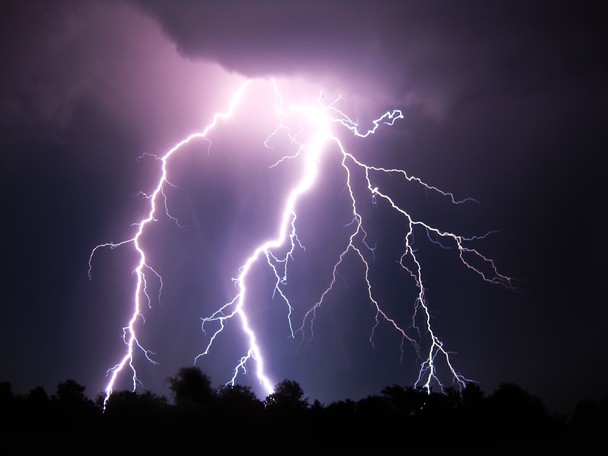 بنگلہ دیش : آسمانی بجلی گرنے سے ہلاکتوں کی تعداد 64 ہو گئی