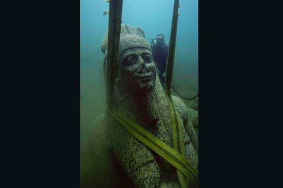 لندن : مصر کے غرق شدہ شہروں سے دریافت ہونے والے مجسموں کی نمائش