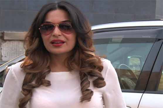 میرا اپنی ہی فلم کے سلیبریٹی پریمیئر میں نہ آئیں، ڈائریکٹر ناراض