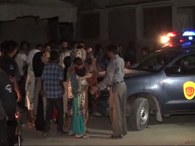 حیدرآباد : متحدہ اور پاک سرزمین پارٹی کے کارکنان میں تصادم، 8 افراد زخمی