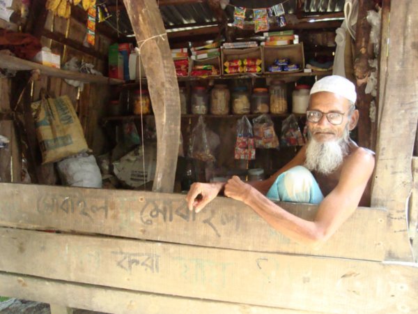 کچھ تو ہے جسکی پردہ داری ہے