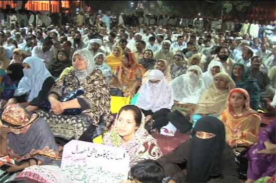 لاہور: سرکاری اسکولوں کے اساتذہ کا 12 گھنٹے سے احتجاج، بدترین ٹریفک جام