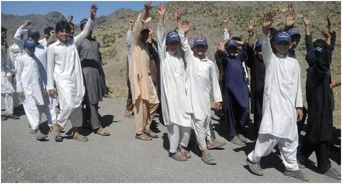 گورنر صاحب ! ہمیں کتاب استاد اور تعلیم فراہم کیا جائے