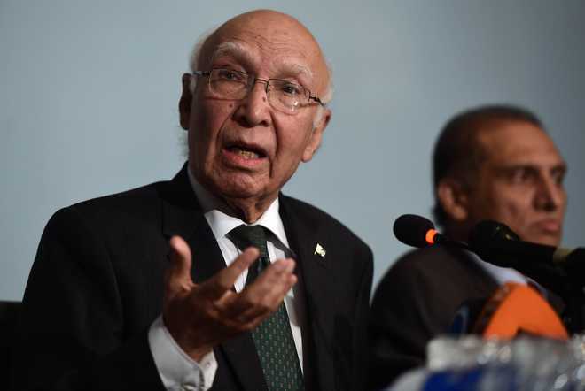 بھارتی میزائل تجربات پاکستان کی سلامتی کے لئے واضح خطرہ ہیں، مشیر خارجہ