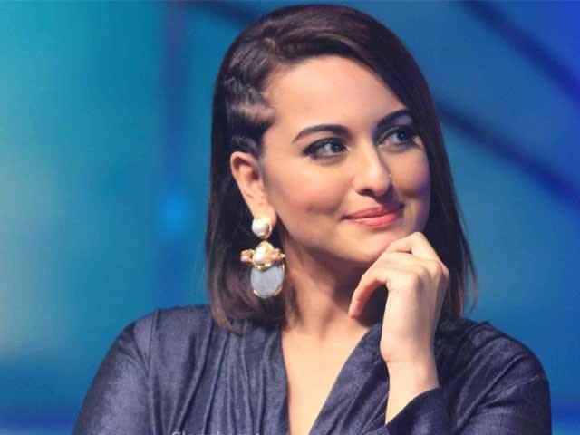 اداکارہ سوناکشی سنہانے اپنے فن پارے نیلام کردیے