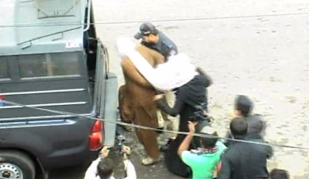 فیصل آباد :موٹر سائیکل سوار جوڑے سے 20 کلو چرس برآمد