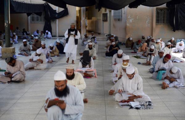 جامعہ بنوریہ عالمیہ غیر وفاقی طلبہ وطالبات کے سالانہ امتحانات اختتام پذیر