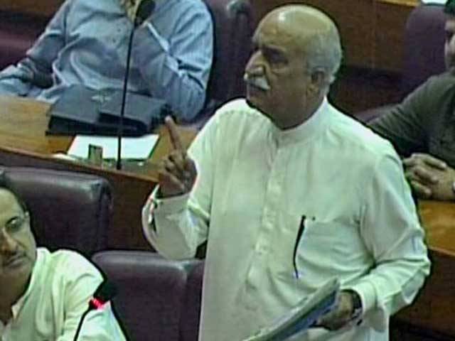وزیراعظم کے صاحبزادے پاکستان کو ٹیکس نہیں دے سکتے تو ان کے پاس گرین پاسپورٹ بھی نہیں ہونا چاہیئے،خورشید شاہ