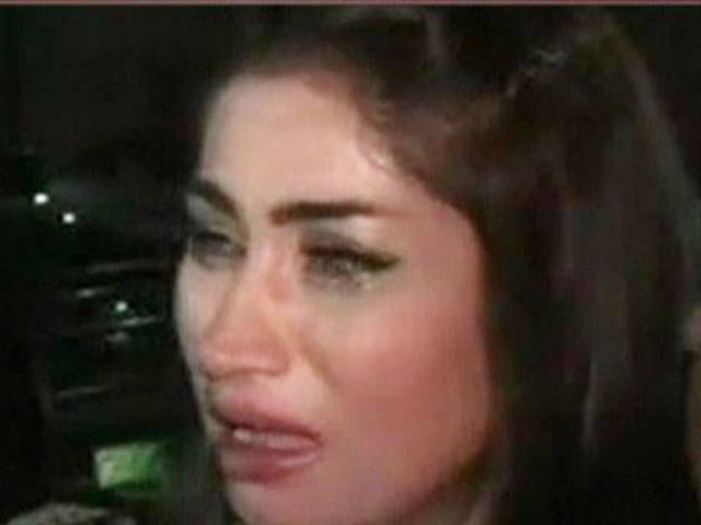 عمران خان سے ملاقات نہ ہونے پر ماڈل قندیل بلوچ زار وقطار رو پڑیں