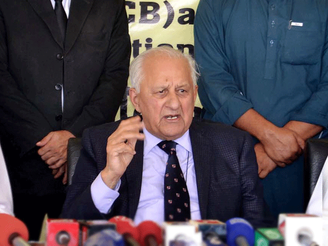 عمر اکمل اوراحمد شہزاد ڈریسنگ روم کا ماحول خراب کررہے تھے، چیرمین پی سی بی