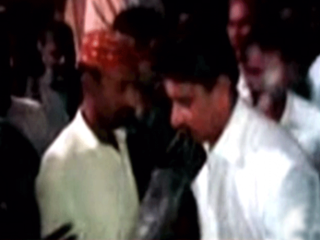 نوشہروفیروز میں نوجوان سے منہ میں جوتا دبا کر معافی منگوانے والا وڈیرہ گرفتار