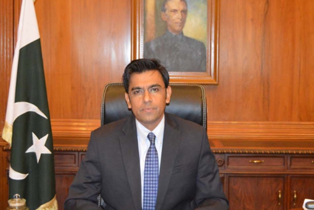 کمشنر کراچی آصف حیدر شاہ کو عہدے سے ہٹا دیا گیا